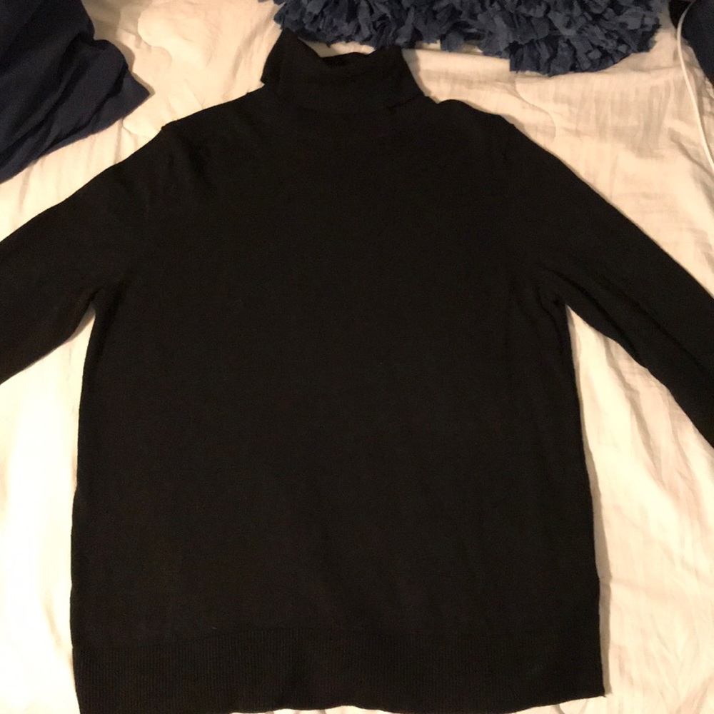 Black long sleeve Gap turtleneck size LG